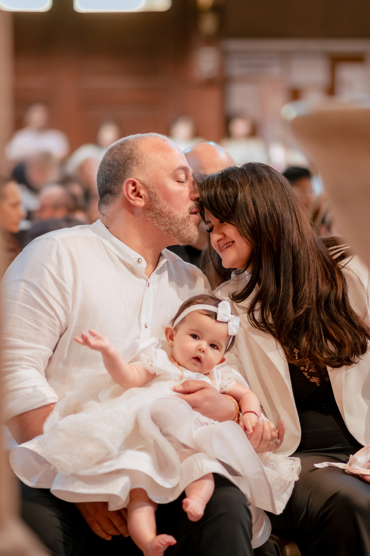 Battesimo: genitori con la neonata in chiesa